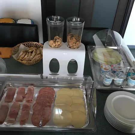 Alojamento de Acomodação e Pequeno-almoço Valentino 2*